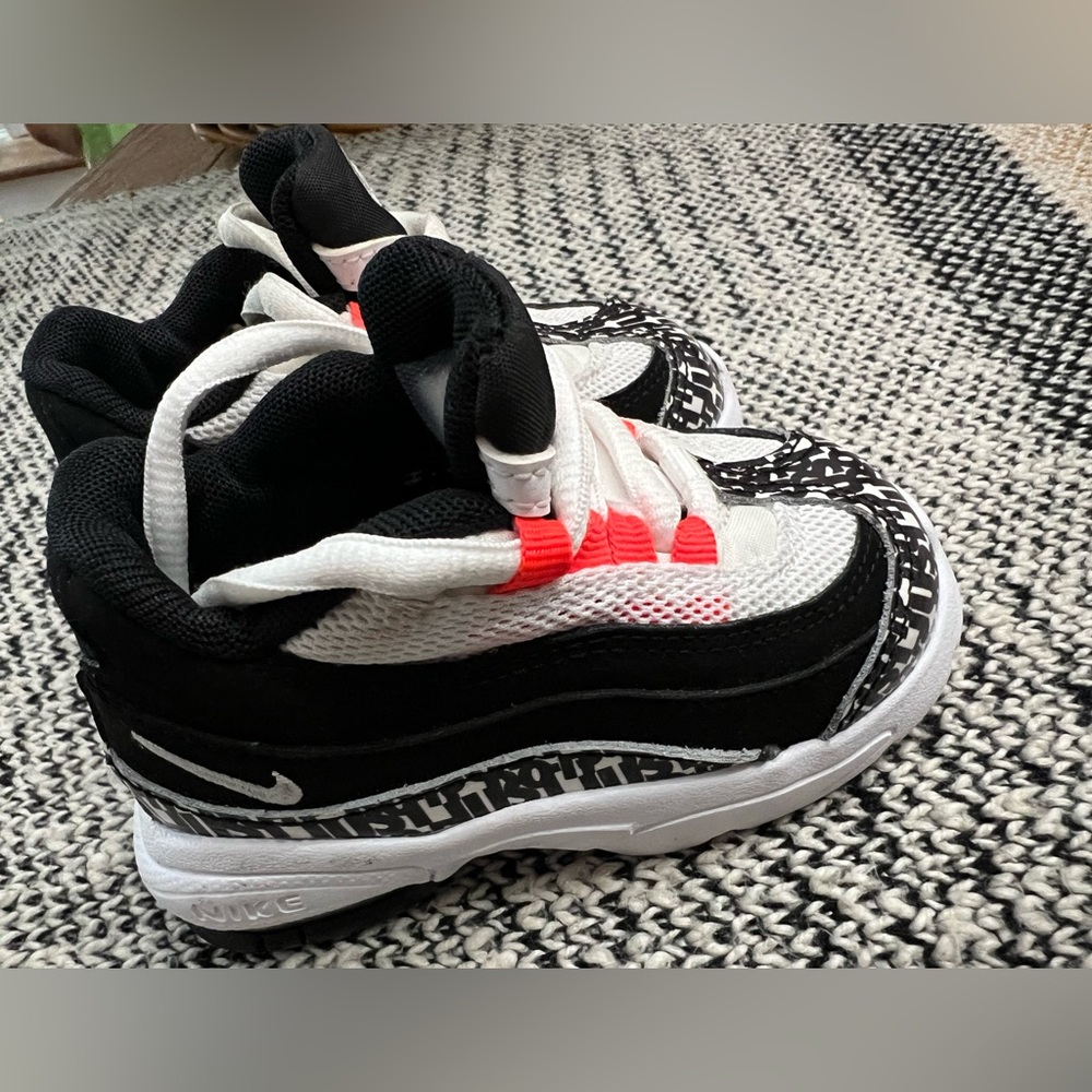 NIKE air max new with no box size 4C